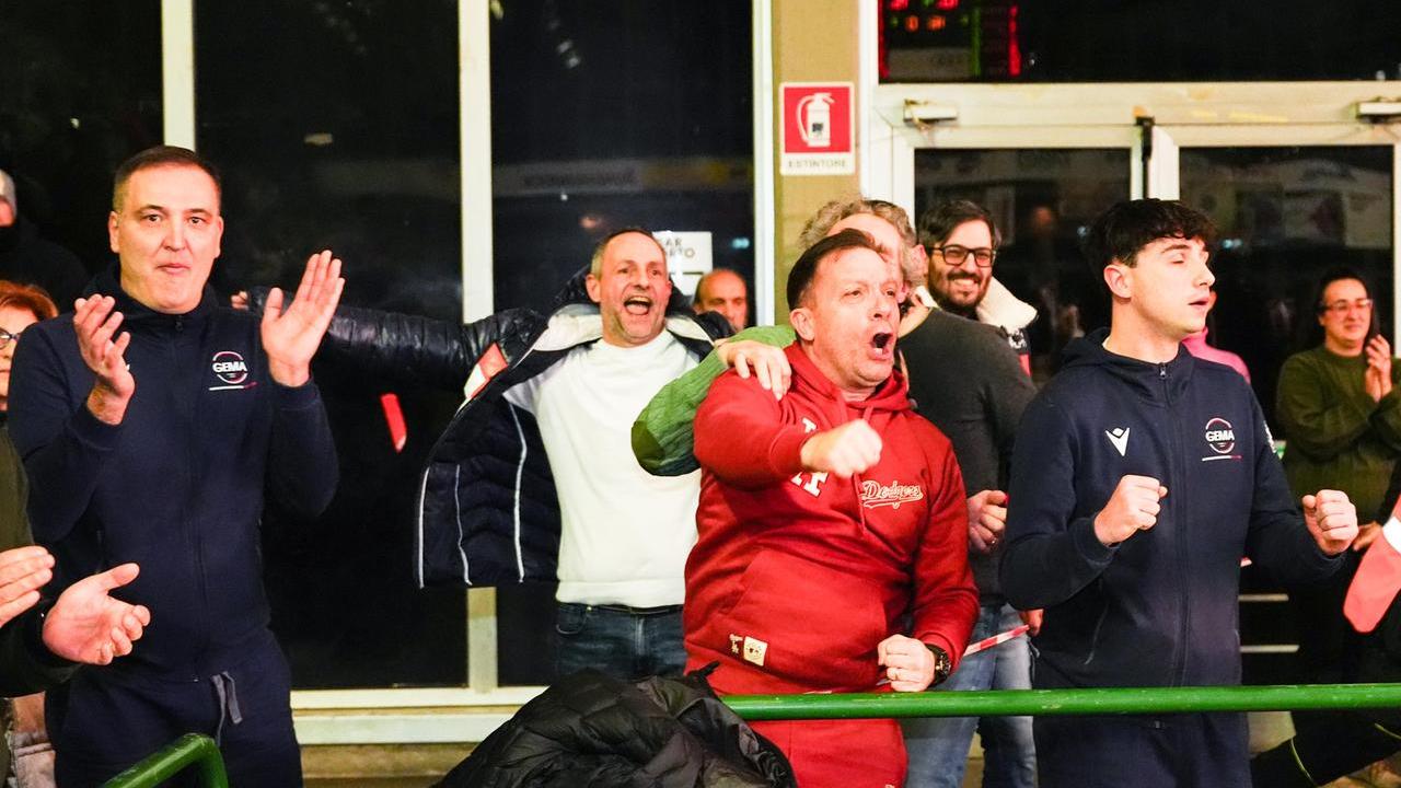 A sinistra Alessandro Lucci, a destra Paolo Moricci mentre esulta (foto Nucci)