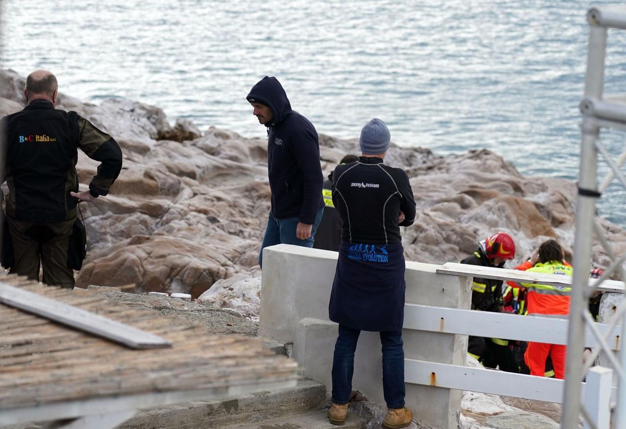 
	I soccorsi a Calafuria (foto Franco Silvi)

