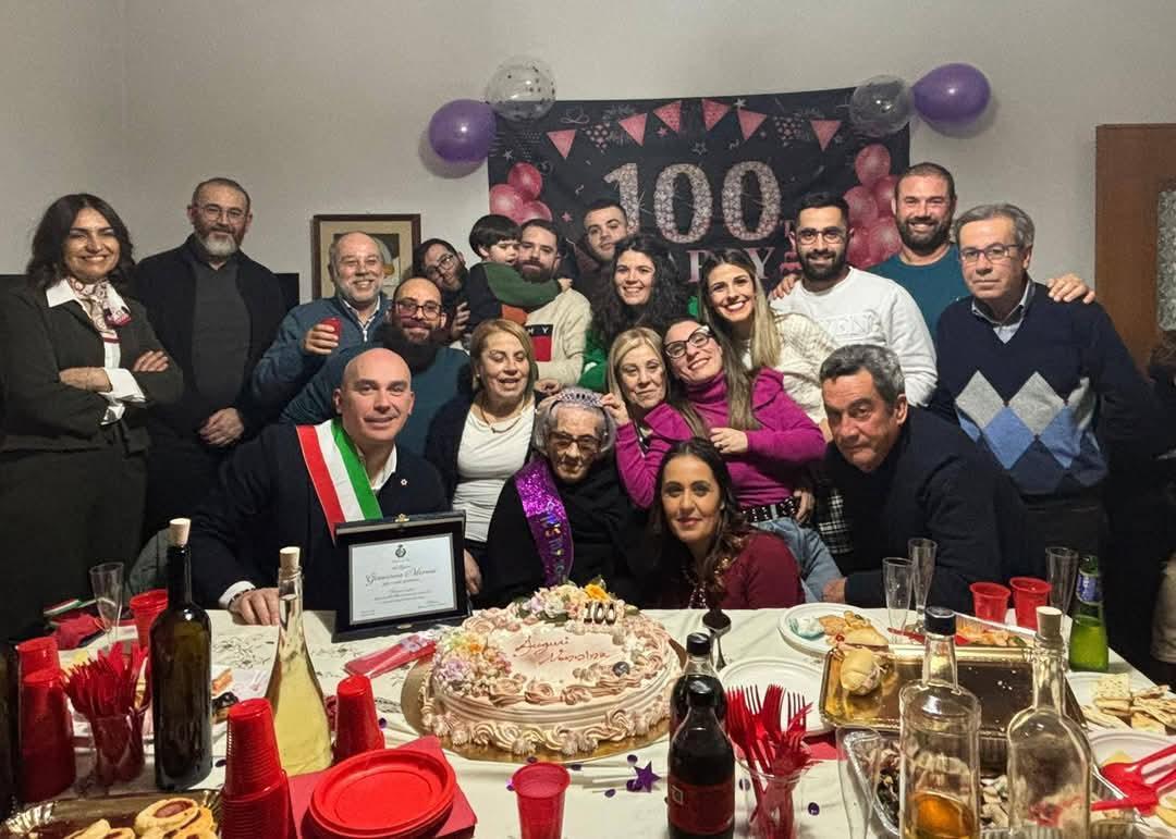 Tissi in festa per i 100 anni di Giovannina Marrosu