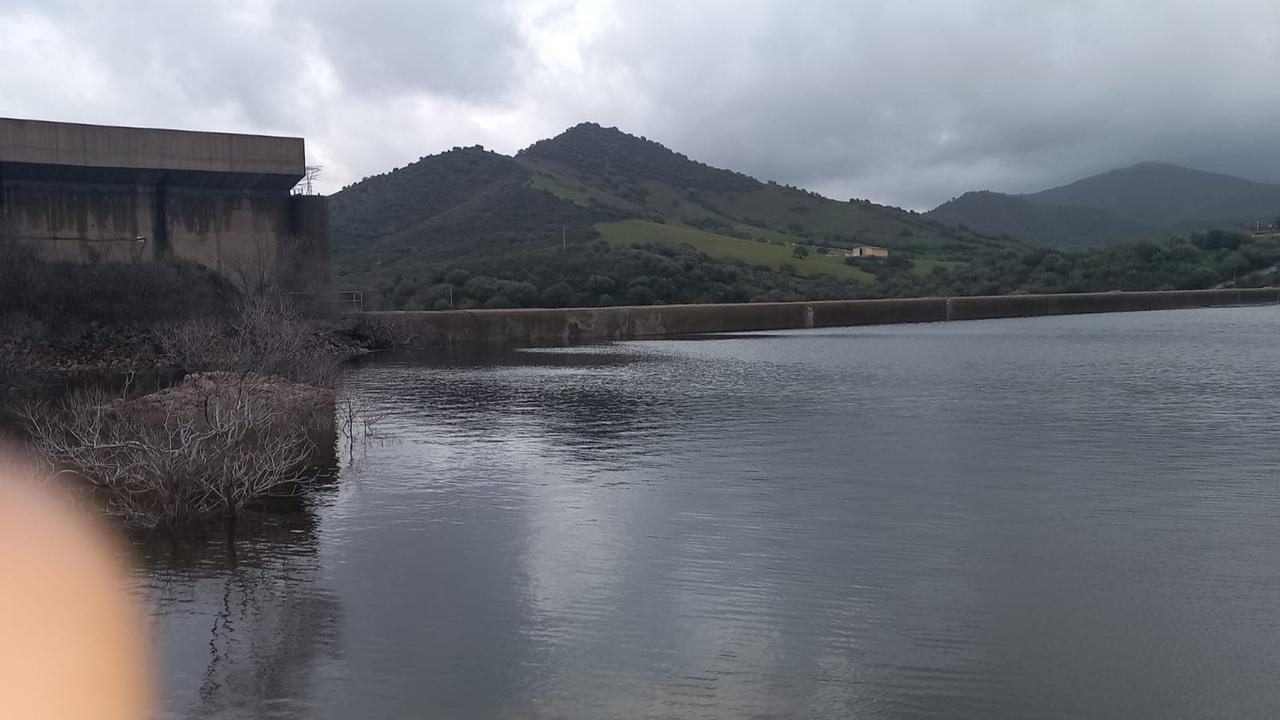 Addio siccità, negli invasi c’è troppa acqua: si aprono le dighe
