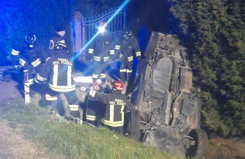 
	L'auto ribaltata nel fosso

