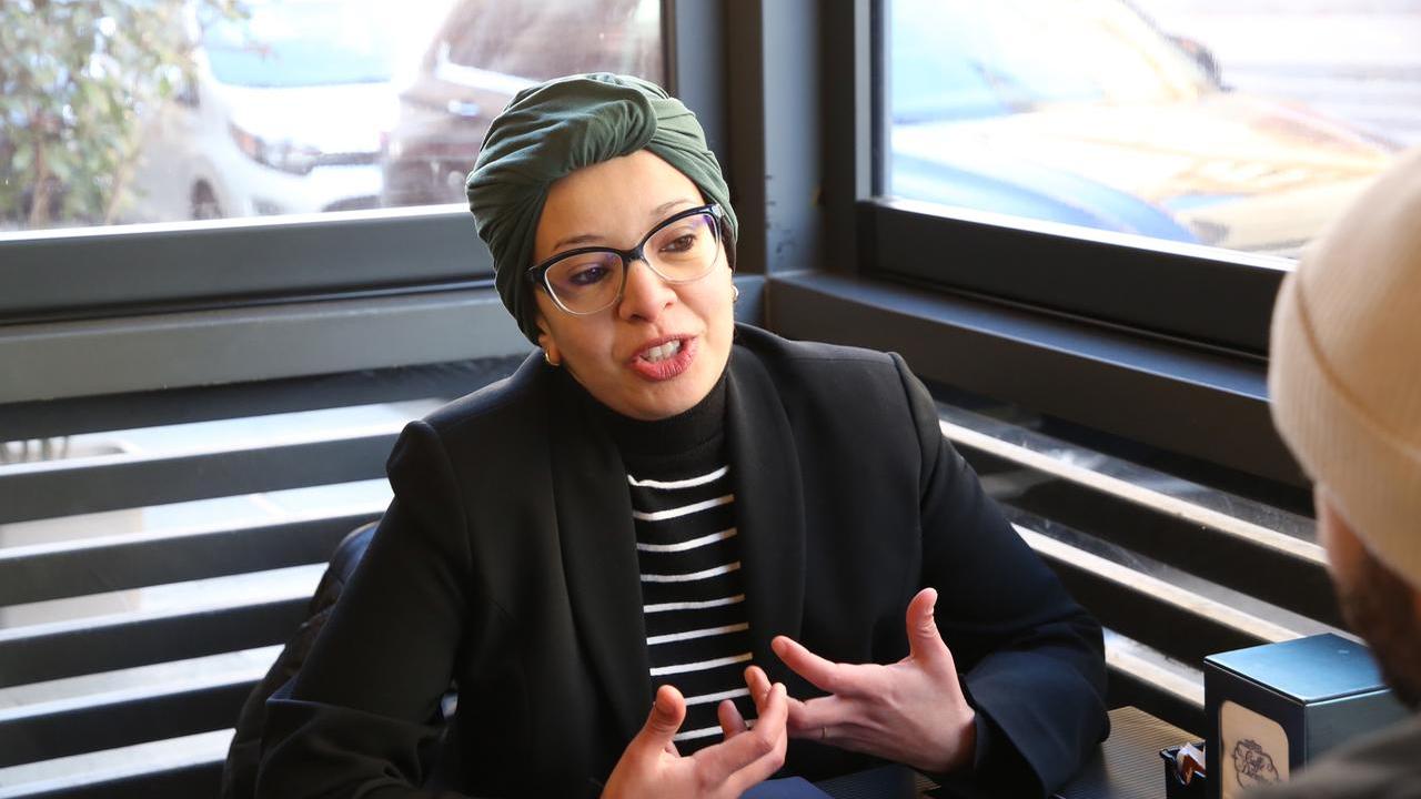 Marwa Mahmoud: da attivista per i diritti umani a prima assessora con il velo