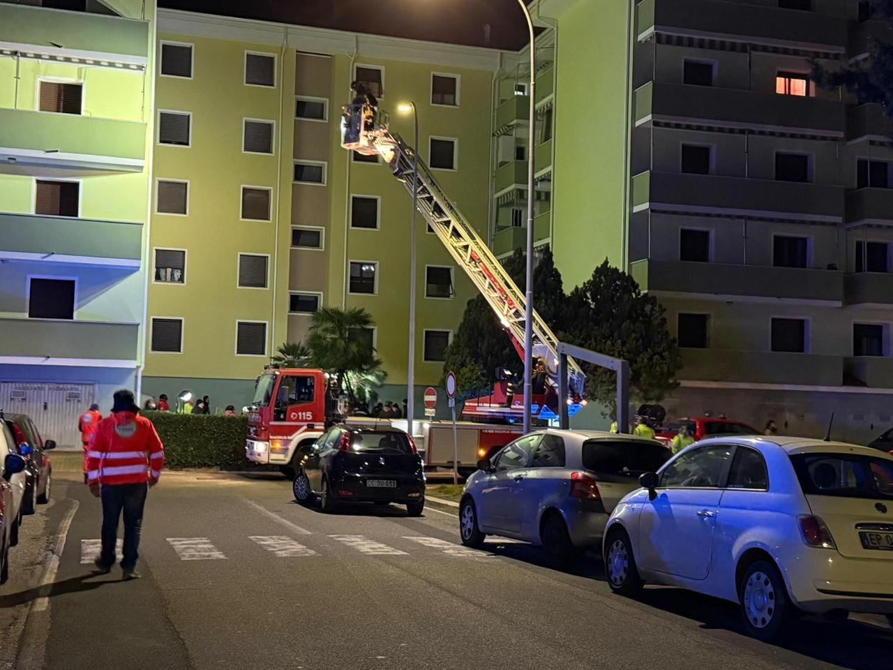 
	Il palazzo in cui &egrave; divampato l'incendio

