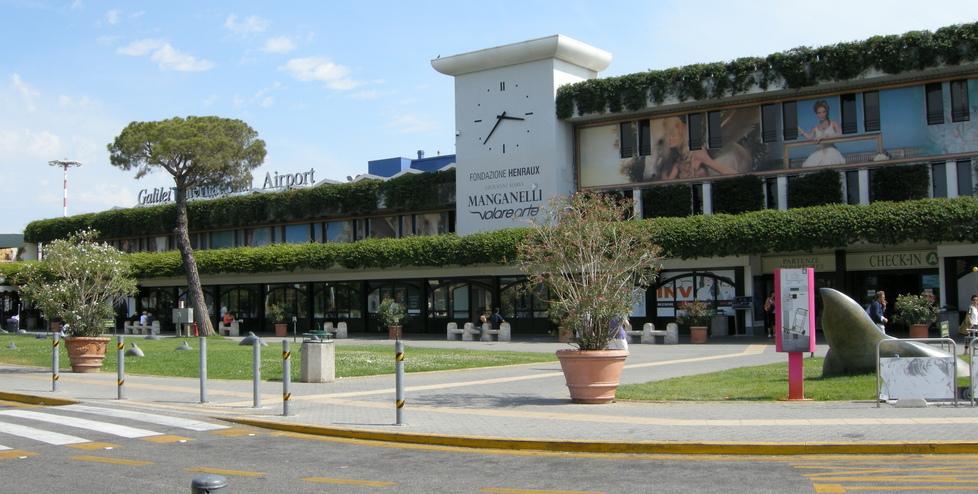 Aeroporto di Pisa, cambio d’appalto: tremano 90 lavoratori