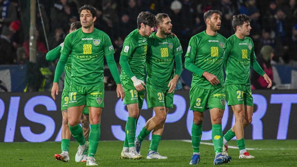 Carrarese-Spezia, ci siamo: la partita che vale più di 3 punti. Le scelte di Calabro