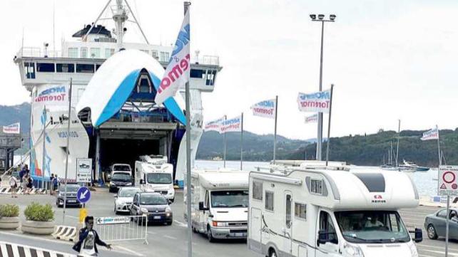 Elba, traghetti: le nuove agevolazioni solo con l’autocertificazione