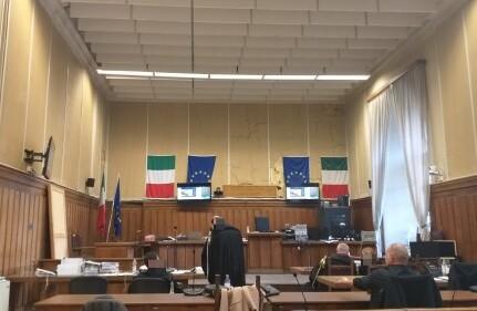 
	L'aula del tribunale

