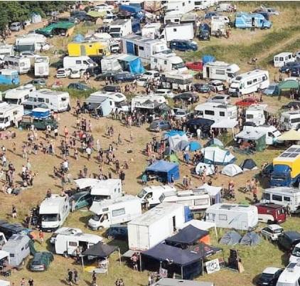 
	Una veduta del rave


