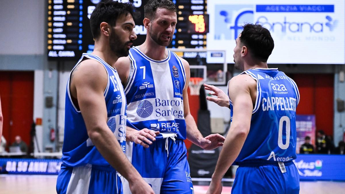 Disastro Dinamo nel primo tempo a Napoli: 51-32