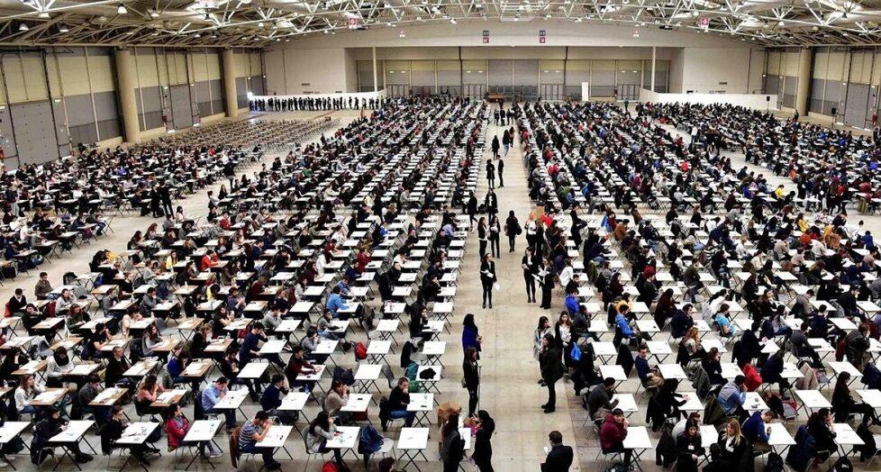 Caos supplenze, cattedre vacanti: «Da coprire ancora cento posti»