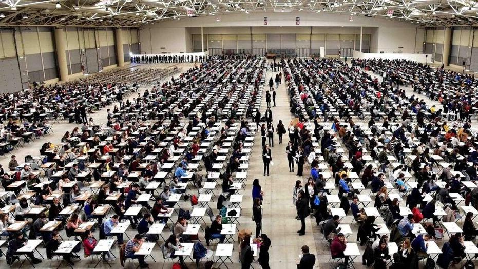 Caos supplenze, cattedre vacanti: «Da coprire ancora cento posti»