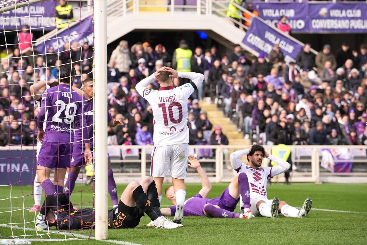 La Fiorentina non sa più vincere, solo 1-1 col Torino in 10 per oltre un'ora