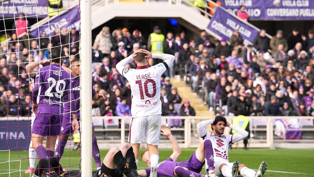 La Fiorentina non sa più vincere, solo 1-1 col Torino in 10 per oltre un'ora