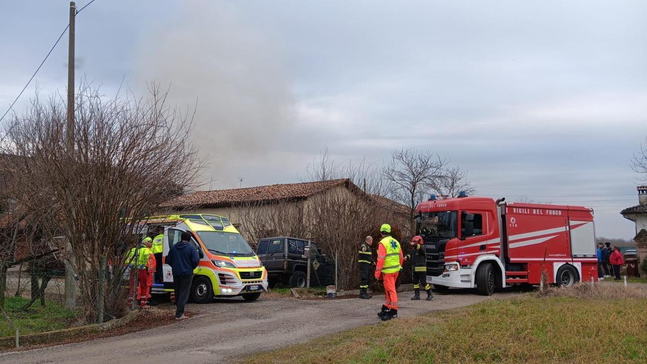 Poviglio, brucia un’abitazione: è morto l’uomo imprigionato all’interno