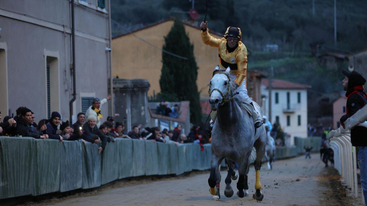 
	San Francesco vince il Palio di Buti 2025: Gavino Sanna trionfa su Beniamino (Foto Bernardini/Silvi)

