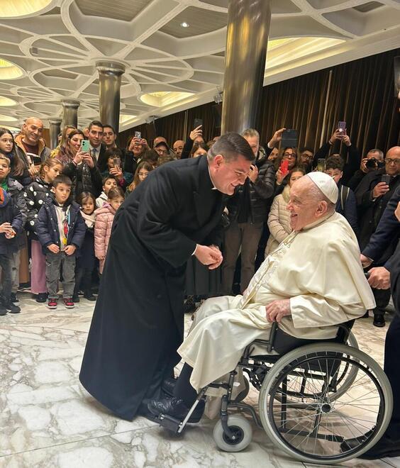 Il Papa riceve le panadas e sorride: «Mi ricordano la mia Argentina»
