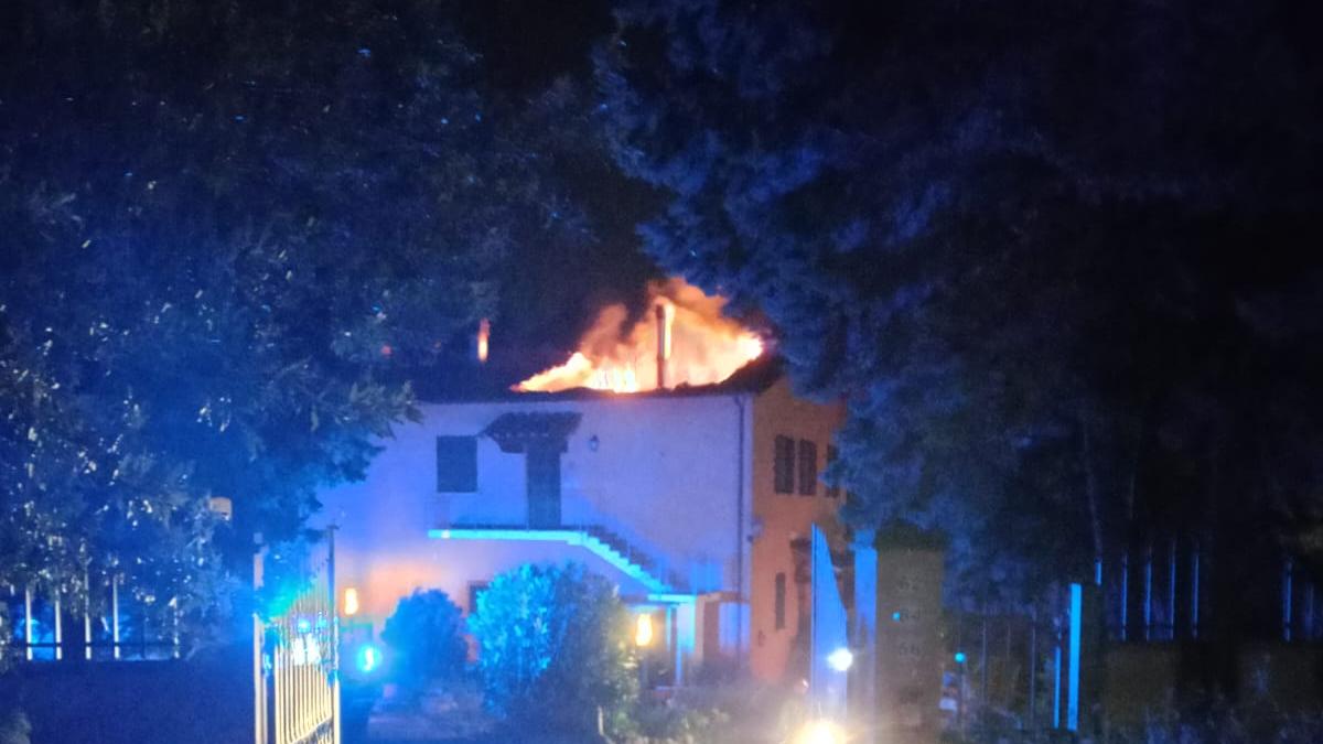 Castellina, incendio in una casa: ambulanze e pompieri sul posto