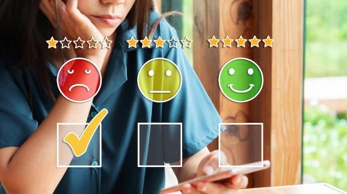 Recensioni false di hotel e ristoranti sul web: arriva una legge per contrastarle