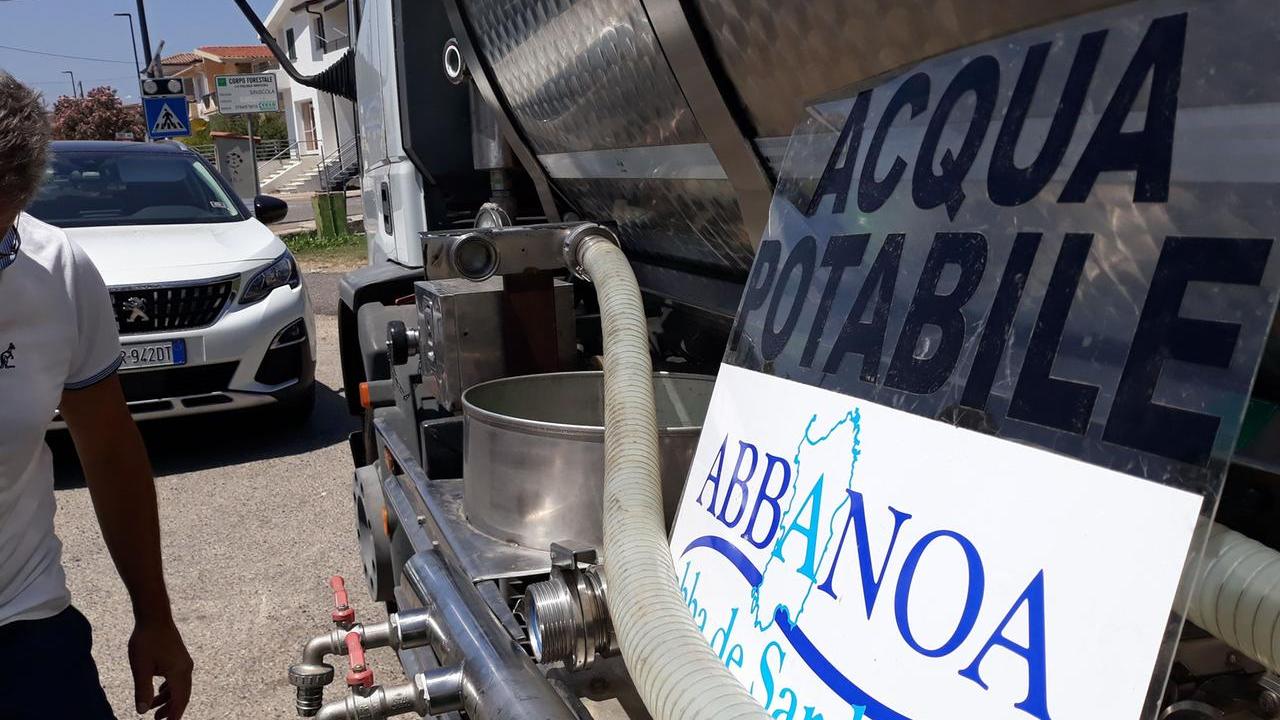 Cabras, si rompe una condotta e il paese resta a secco