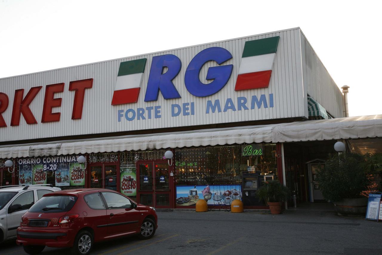 
	Il supermercato Rg a Forte dei Marmi

