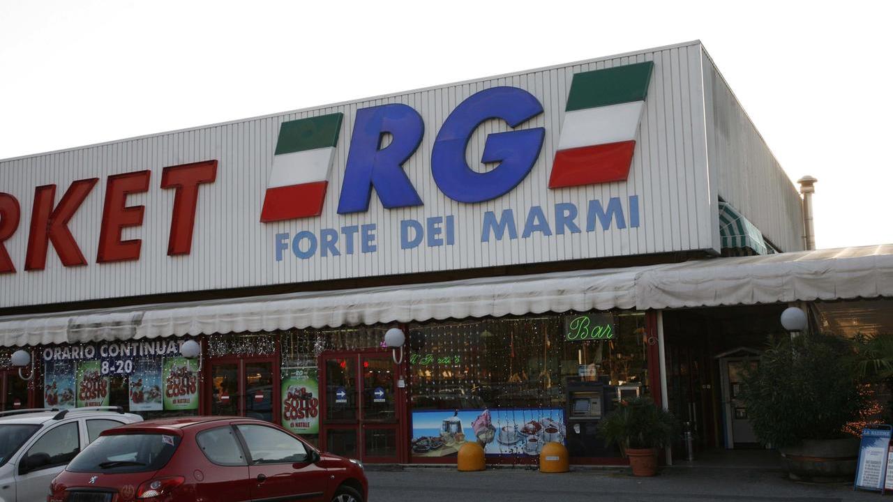 Il supermercato Rg a Forte dei Marmi