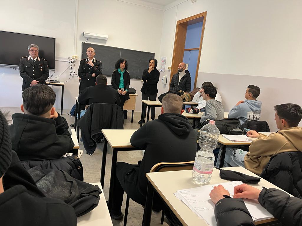 Famiglia nel mirino dei vandali a Ostellato, la comunità: «Aiutiamola»