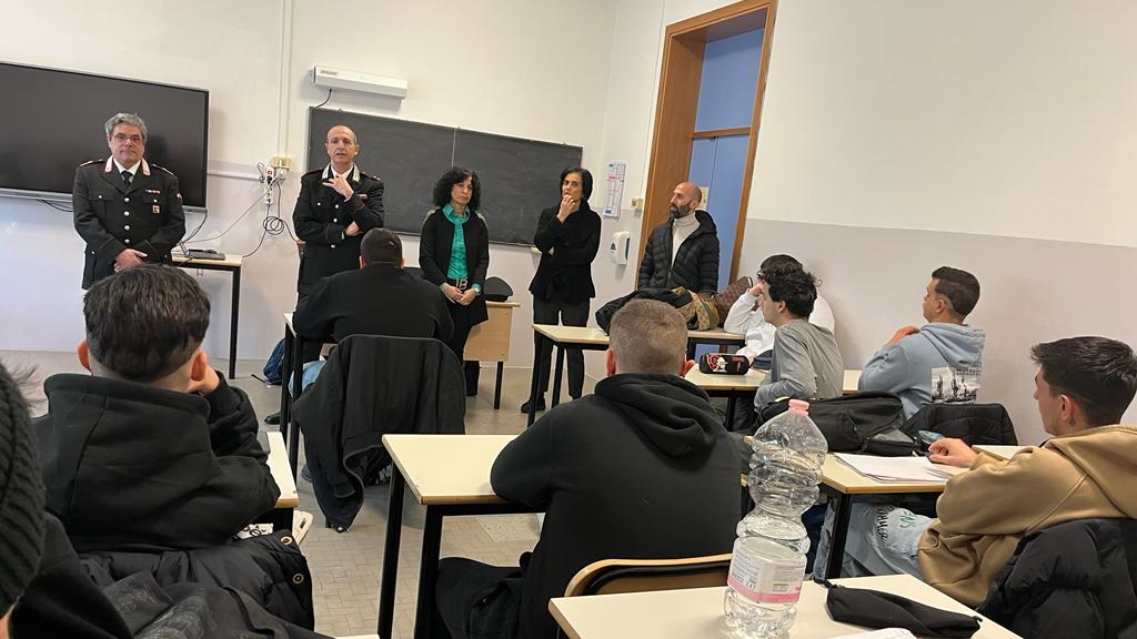 Famiglia nel mirino dei vandali a Ostellato, la comunità: «Aiutiamola»