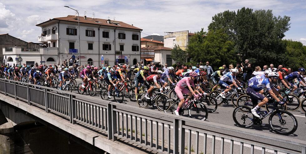 Giro d'Italia 2025, Viareggio vuole provare a intercettare i turisti in arrivo anche a Pisa
