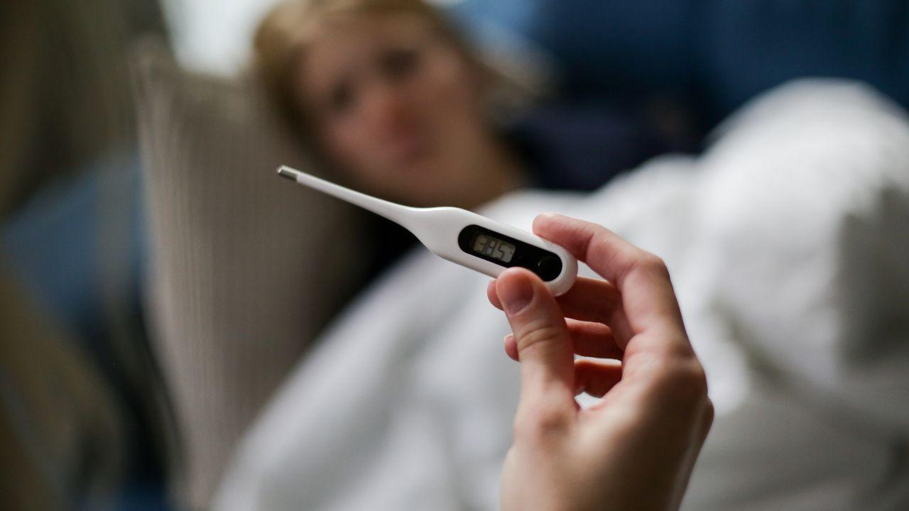 Influenza, in Toscana ancora niente picco: i virus che circolano, i sintomi e quando prendere gli antipiretici