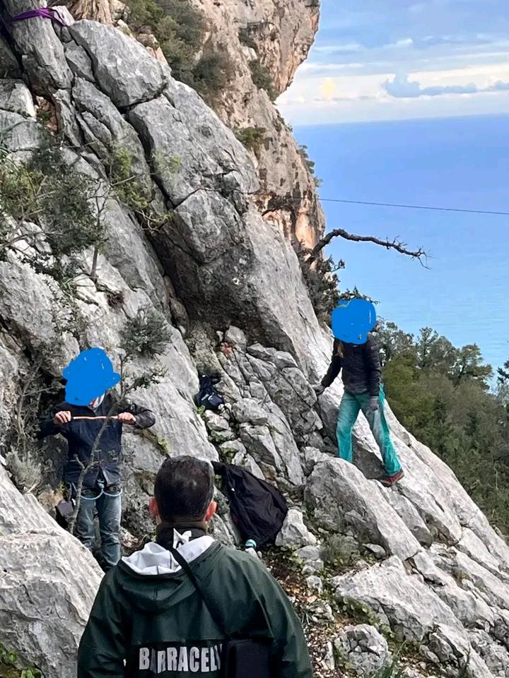 
	Gli arrampicatori sorpresi dai barracelli

