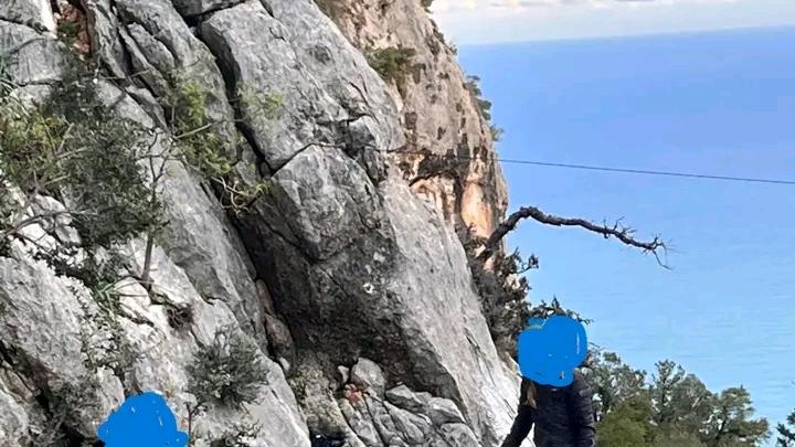 Gli arrampicatori sorpresi dai barracelli
