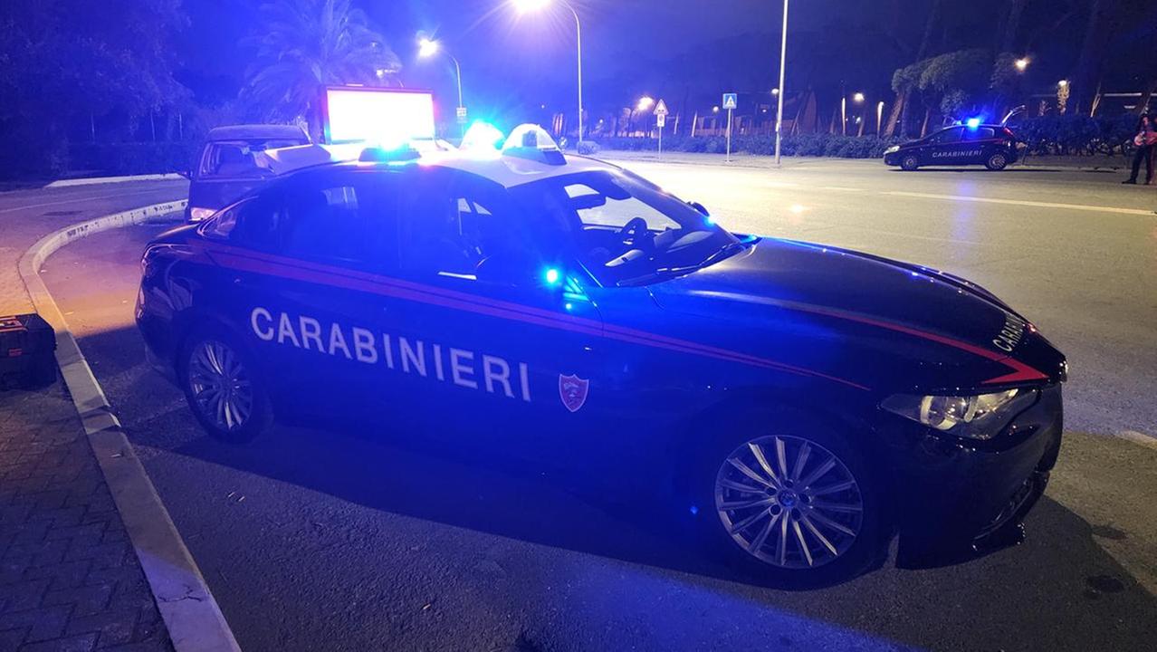 Una pattuglia dei carabinieri (foto d'archivio)