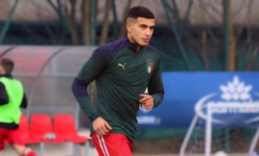 Tira un pugno all’avversario e gli spacca la mandibola. Espulso, si difende: «Per tutta la gara offese razziste»