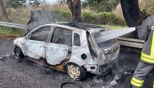 
	L'auto che ha preso fuoco

