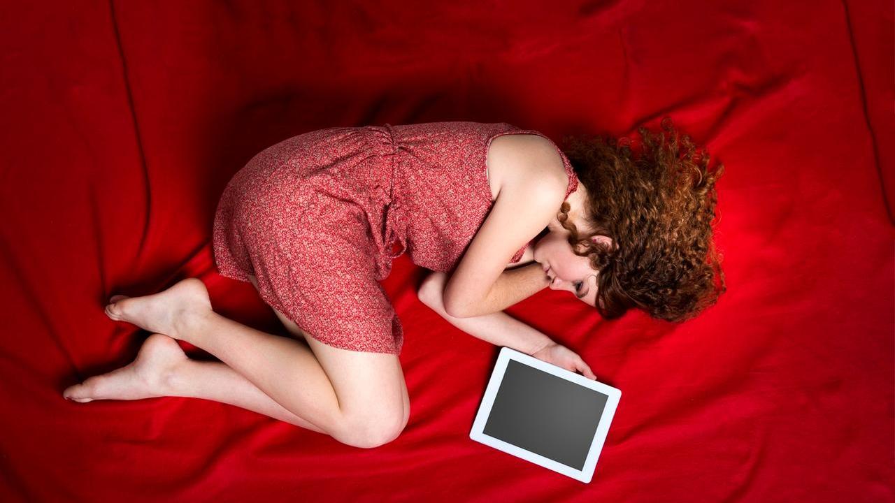 Il nichilismo nei giovani: l’impatto dei social, la lezione di Nietzsche e l’importanza dell’educazione emotiva