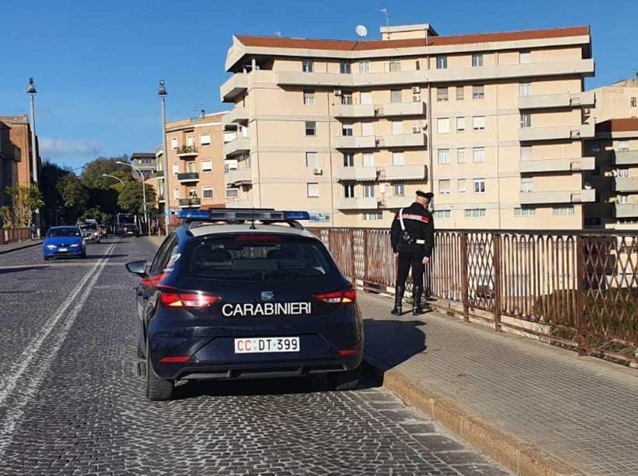 Sassari, carabiniere fuori servizio sventa un suicidio
