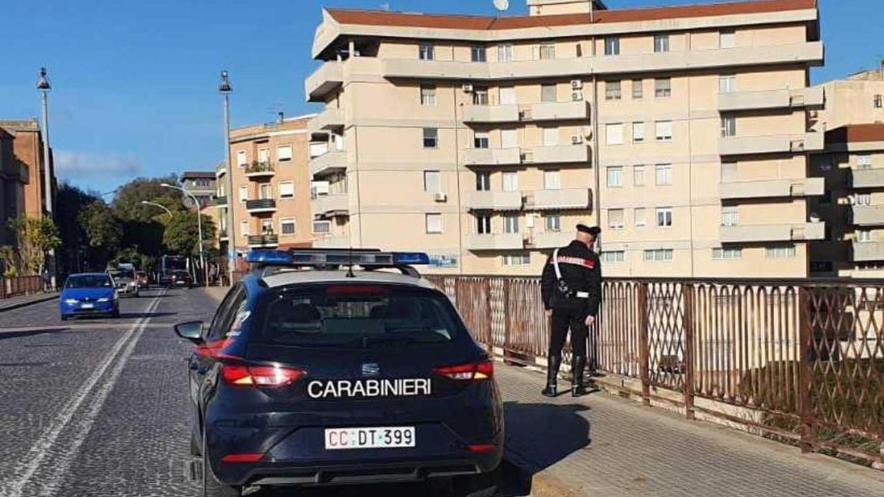 Sassari, carabiniere fuori servizio sventa un suicidio