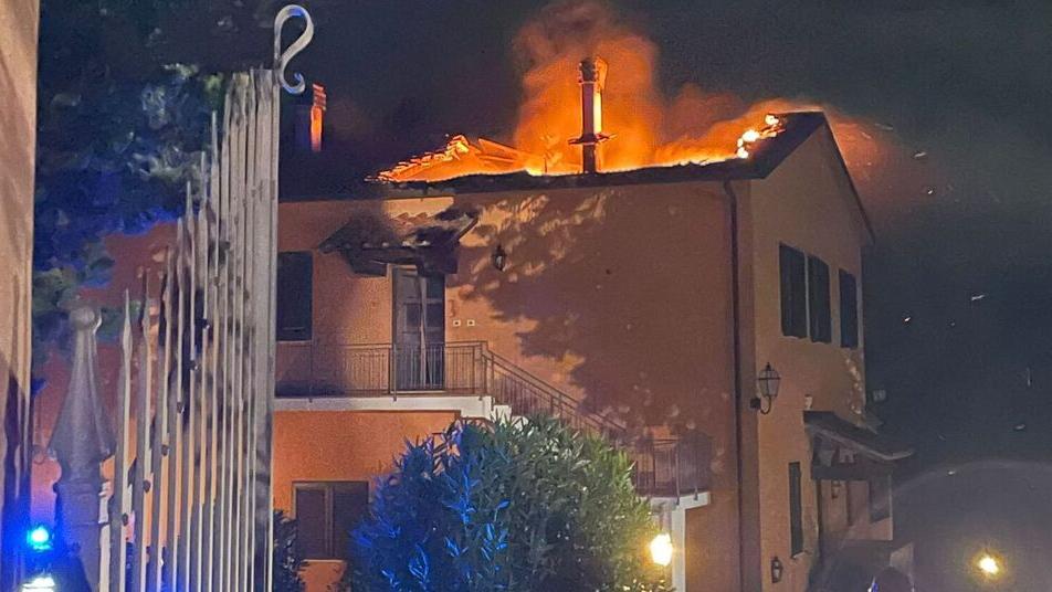 La casa a Castellina devastata dalle fiamme
