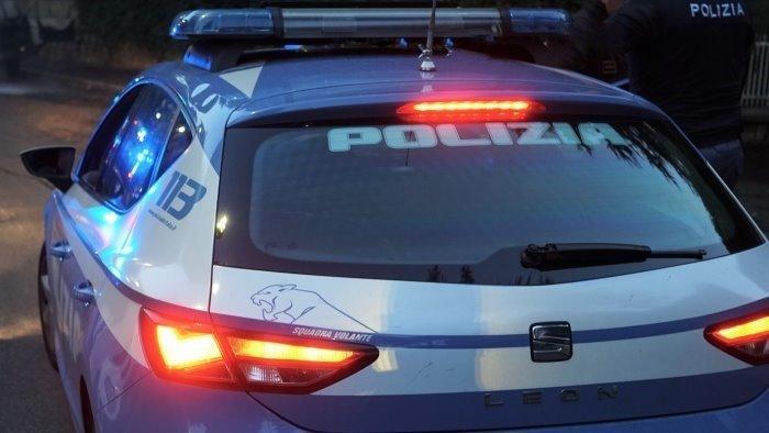 Due poliziotti feriti durante un inseguimento