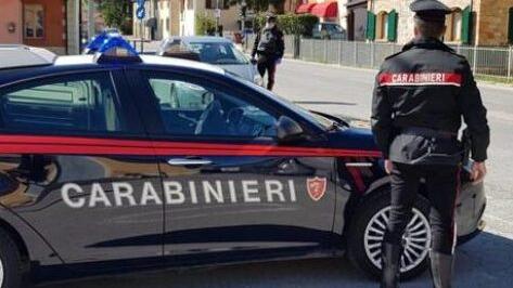 Prato, madre di 52 anni e il figlio picchiati per un incidente: il racconto choc