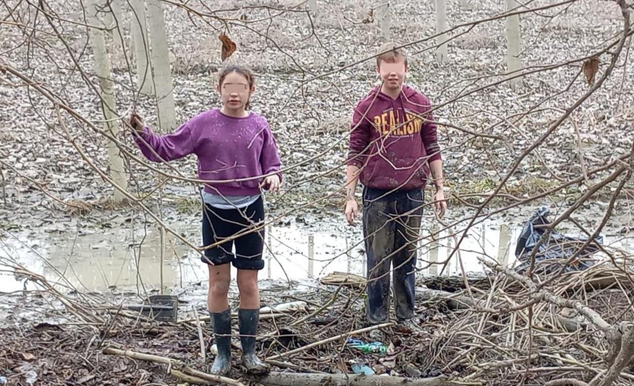 Bondeno, nella golena del Po per pulire: l’esempio di due ragazzini