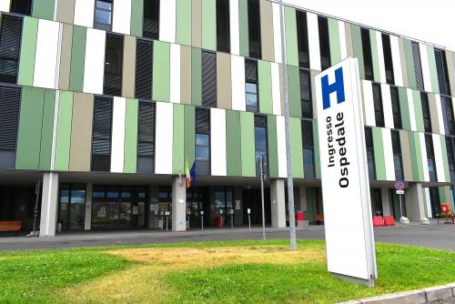 Pistoia, cade nel vano dell’ascensore mentre lavora: grave operaio di 59 anni