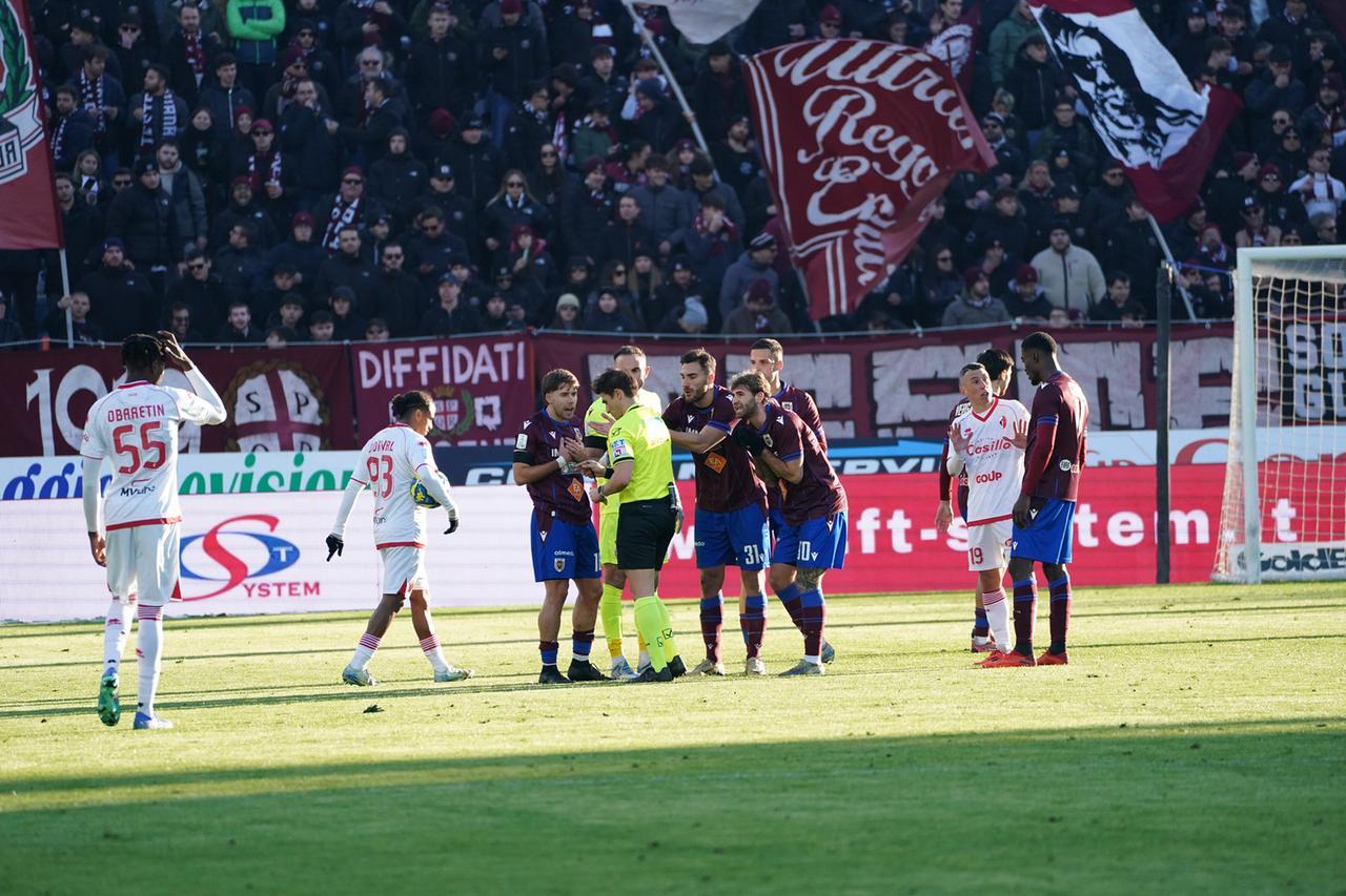 Reggiana, sette torti arbitrali in nove gare: la società pensa a un dossier