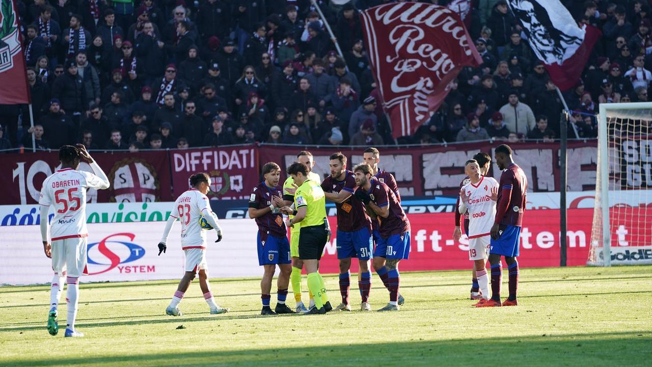 Reggiana, sette torti arbitrali in nove gare: la società pensa a un dossier