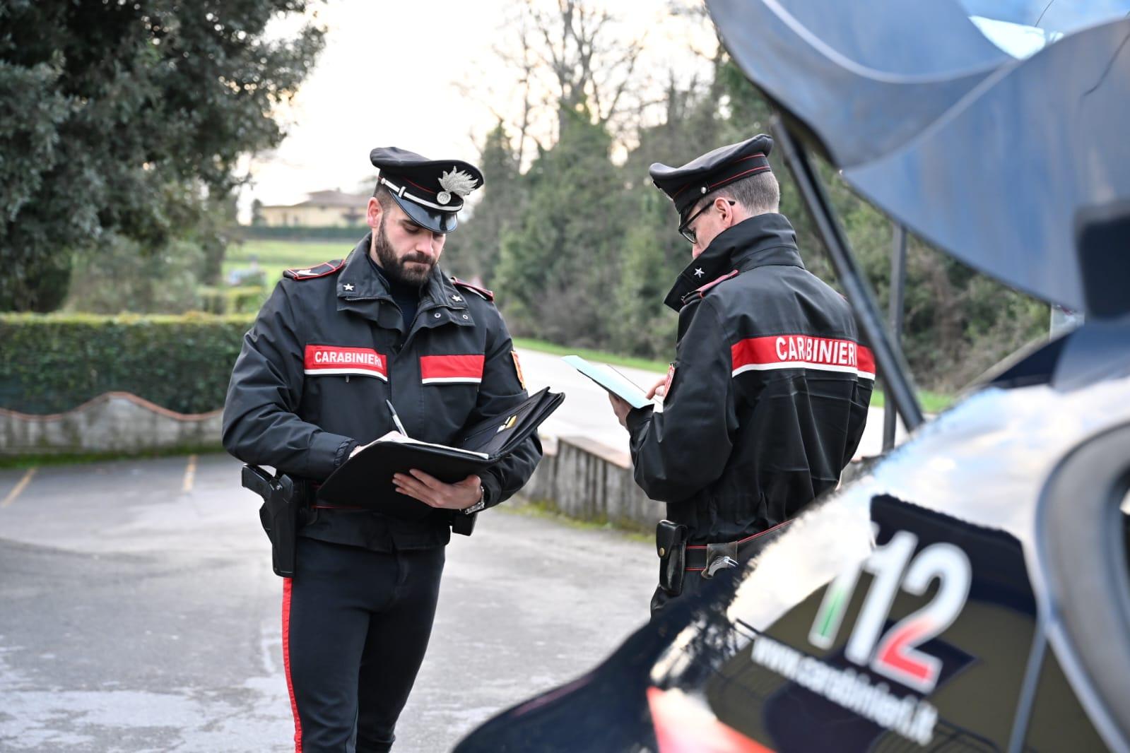 Gragnano, entra in un bar e minaccia i clienti con un coltello di 33 cm