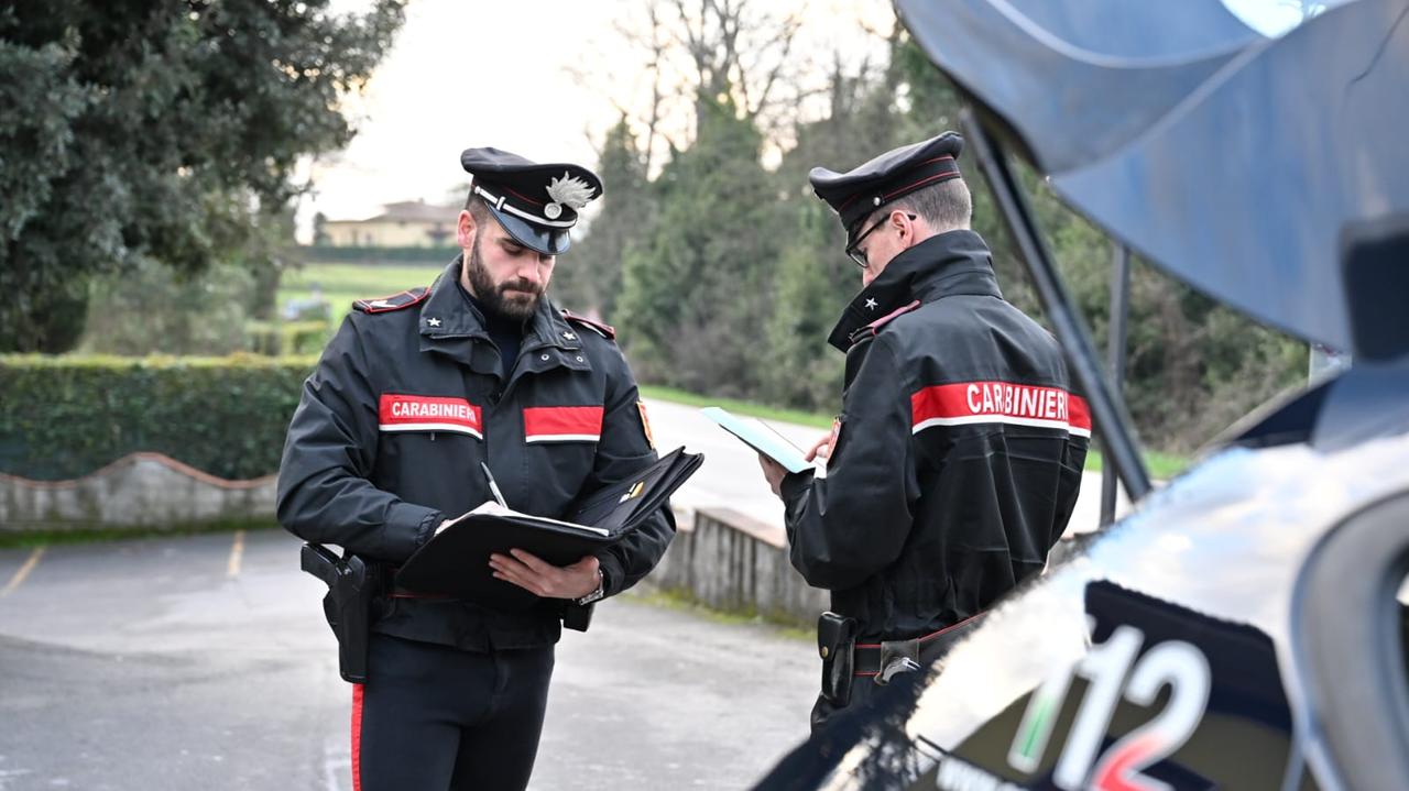 Gragnano, entra in un bar e minaccia i clienti con un coltello di 33 cm