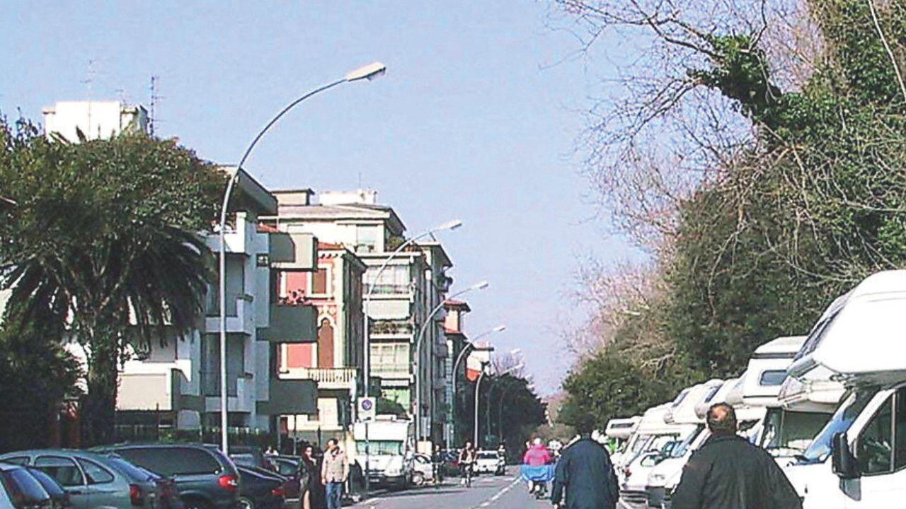 Parcheggi pieni per il corso (foto d'archivio)