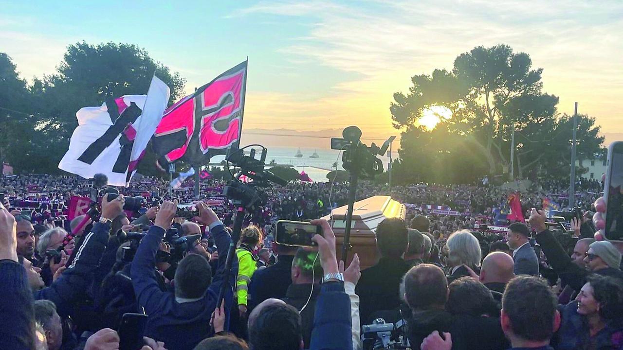 Un’isola in pellegrinaggio per rendere omaggio al suo eroe