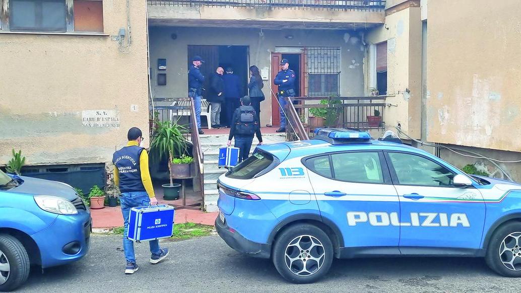 Il racconto dell’uomo che ha accoltellato la moglie del nipote: «È caduta sulla lama»