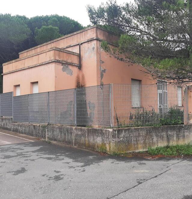 Livorno, lo spreco della palazzina di via Curiel: la proprietà è pubblica ma nessuno la reclama<br type="_moz" />
